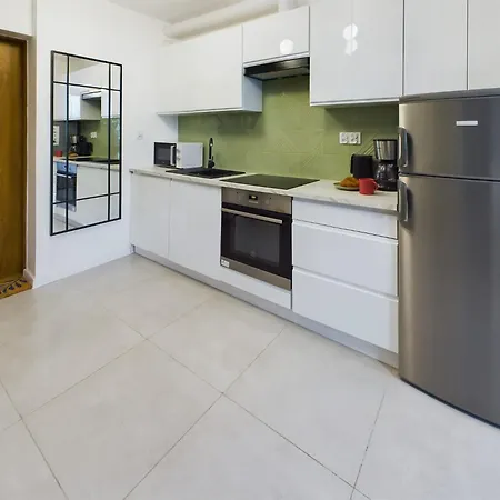 Atmospheric For 3 People In With Desk For Remote Work By Renters Warschau