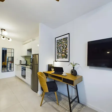 Daire Atmospheric For 3 People In With Desk For Remote Work By Renters *