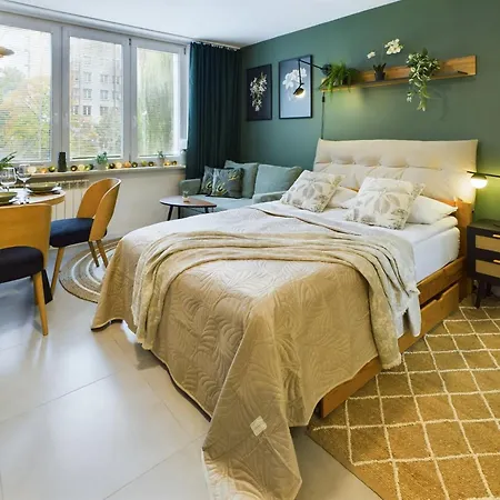 Atmospheric For 3 People In With Desk For Remote Work By Renters * Varşova