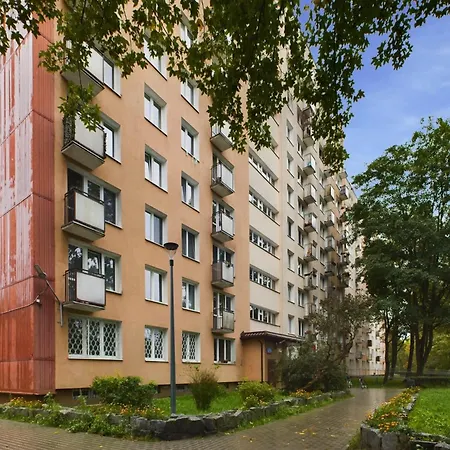 Atmospheric For 3 People In With Desk For Remote Work By Renters Appartement Warschau