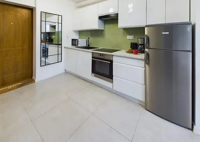 Atmospheric For 3 People In With Desk For Remote Work By Renters Warsaw