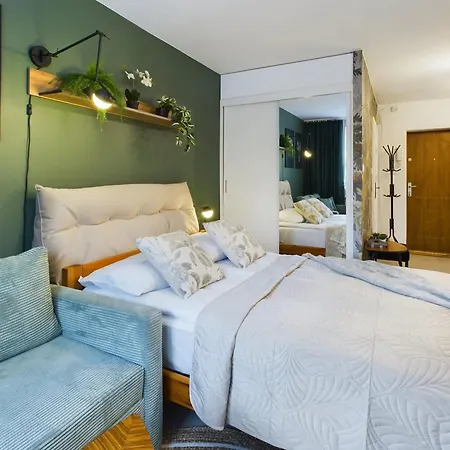 Apartment Atmospheric For 3 People In With Desk For Remote Work By Renters